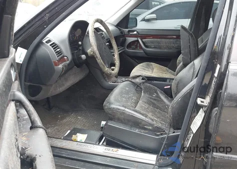 1998 Mercedes-Benz S 500 из США, поврежденный, VIN WDBGA51G0WA386750